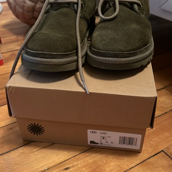 Uggs - Picture 5 of 6